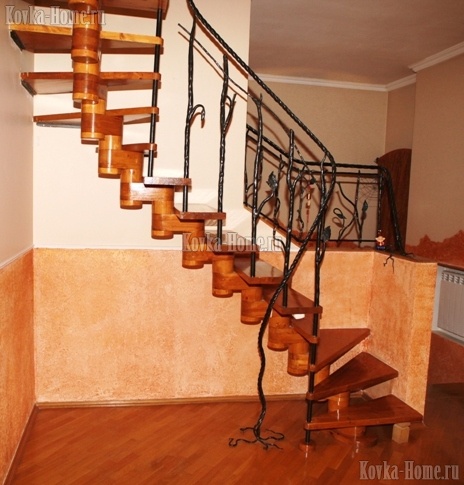 Кованая лестница с витыми перилами, кованые ограждения
