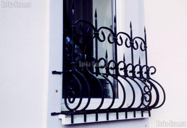 Кованая решетка на окно № 2 фото, кованые ограждения