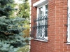 Кованая решетка на окно в английском стиле, кованые ограждения